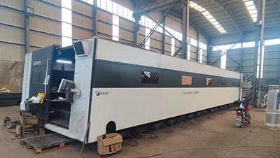 Máquinas CNC de precisão para dobra, usinagem de cantoneiras, corte a laser e corte a plasma