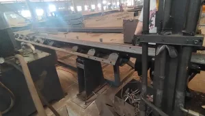 Perfuração de orifícios em componentes de aço para torres treliçadas