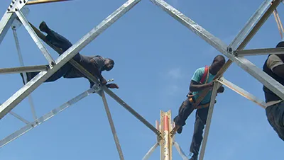 Torre de telecomunicação cantoneira quadrada
                            50m