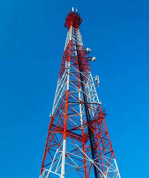 Torre de telecomunicação cantoneira quadrada
