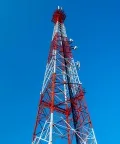 Torre de telecomunicação cantoneira quadrada
