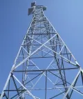 Torre de telecomunicação cantoneira quadrada