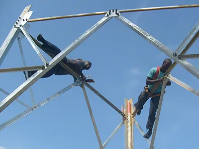 Torre de telecomunicação cantoneira quadrada
                            50m