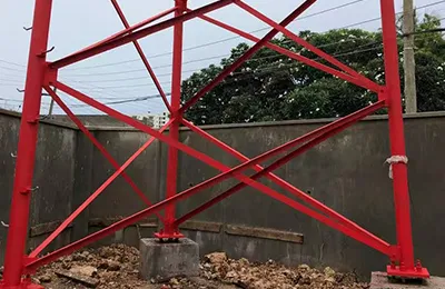 Torre de telecomunicação tubular triangular de  50m