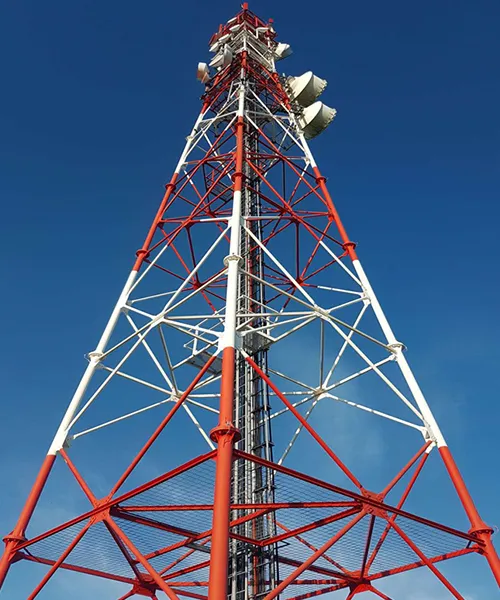 Torre de telecomunicação cantoneira quadrada