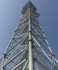 Torre de telecomunicação cantoneira quadrada