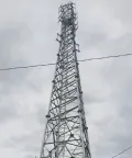 Torre de telecomunicação cantoneira quadrada