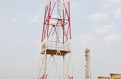 Torre de telecomunicação tubular quadrada de 40m