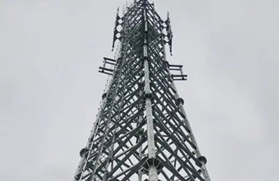 Torre de telecomunicação tubular quadrada de 45m