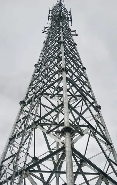 Torre de telecomunicação tubular quadrada de 45m