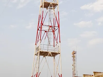 Torre de telecomunicação tubular quadrada de
                            40m