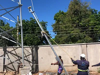 Torre de telecomunicação tubular triangular de  50m
