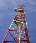 Poste metálico para telecomunicação (Guyed Mast)