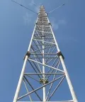 Poste metálico para telecomunicação (Guyed Mast)