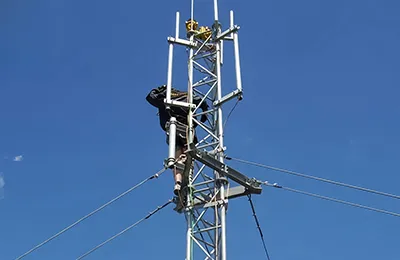 Torre de telecomunicação estaiada 50m