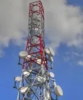 Torre treliçada para antenas micro-ondas