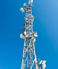Torre treliçada para antenas micro-ondas