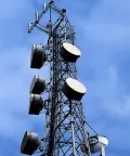 Torre treliçada para antenas micro-ondas