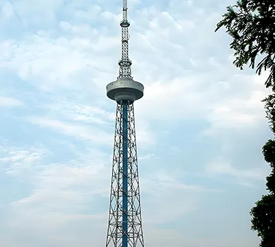 Torre de radiodifusão de 60m